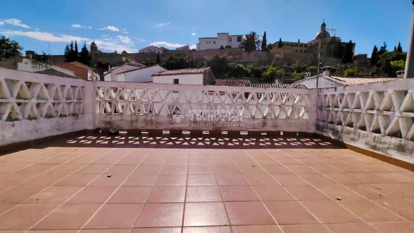 Vista exterior de Casa o xalet en venda en Úbeda amb Calefacció i Terrassa