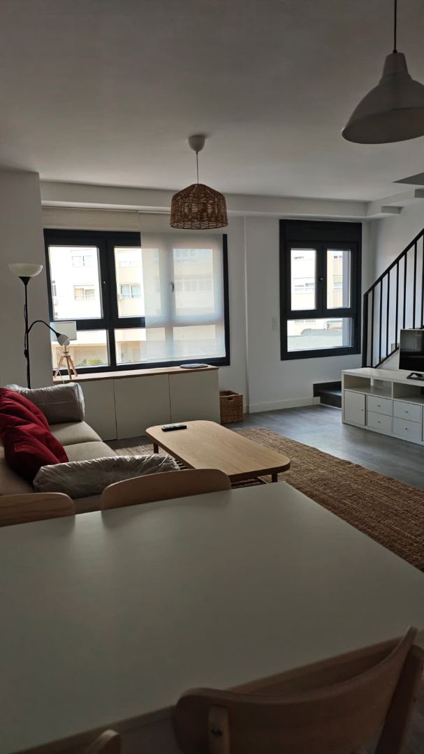 Sala d'estar de Dúplex de lloguer en Málaga Capital amb Aire condicionat, Moblat i Forn