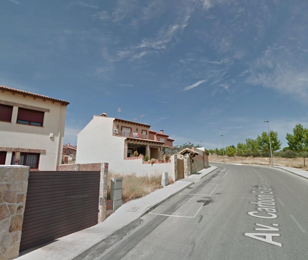 Vista exterior de Casa o xalet en venda en San Martín de Valdeiglesias amb Jardí privat