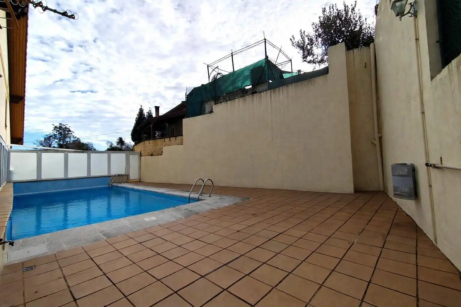 Piscina de Casa adosada en venta en Medio Cudeyo con Calefacción, Jardín privado y Terraza