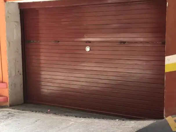 Parkplatz von Garage zur Miete in Barcelona mit Alarm