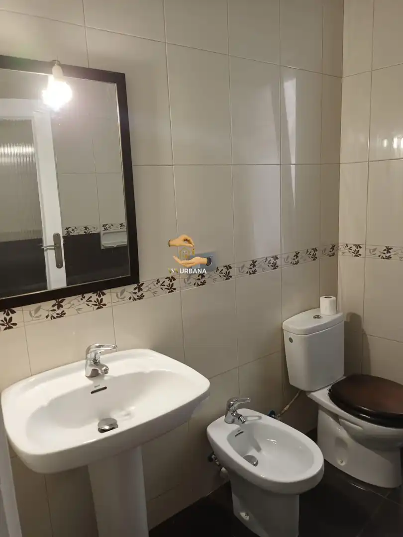 Baño de Piso de alquiler en Salamanca con Calefacción, Amueblado y Balcón
