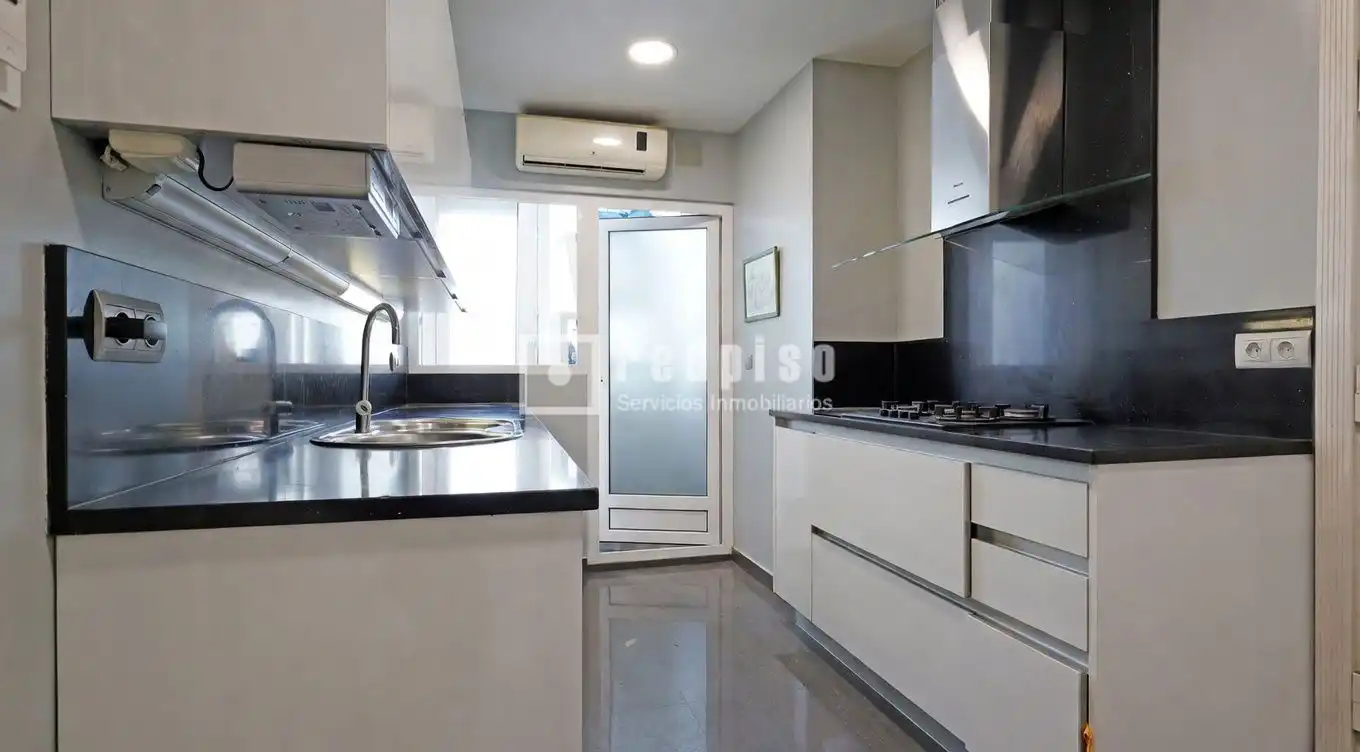 Cocina de Piso en venta en Madrid con Aire acondicionado, Calefacción y Trastero