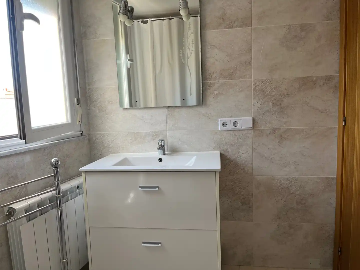 Bathroom of Flat for sale in Castellanos de Moriscos  with Heating, Parquet flooring and Furnished