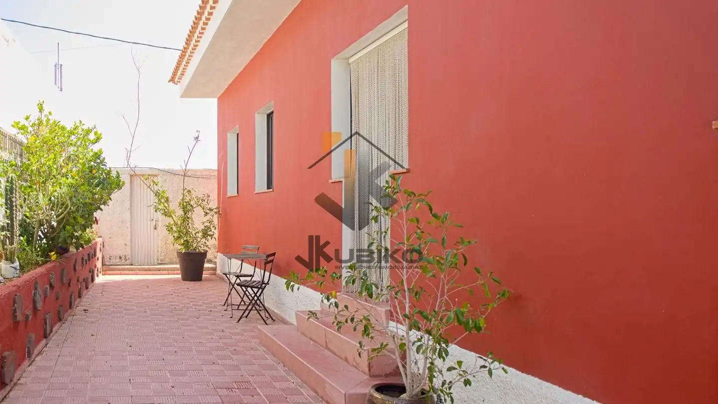 Exterior view of Houses for sale in Arafo  with Air Conditioner, Private garden and Terrace
