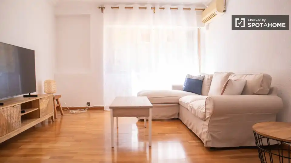 Sala de estar de Piso de alquiler en Madrid con Aire acondicionado, Calefacción y Amueblado