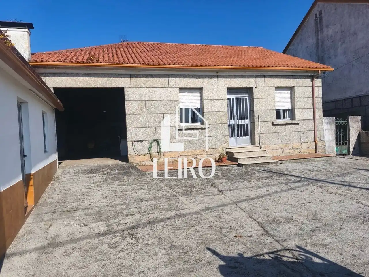 Vista exterior de Finca rústica en venda en Vilanova de Arousa amb Calefacció, Jardí privat i Traster