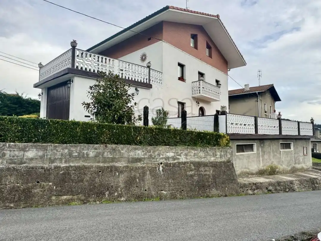Vista exterior de Casa o xalet en venda en Lemoa amb Calefacció, Jardí privat i Moblat