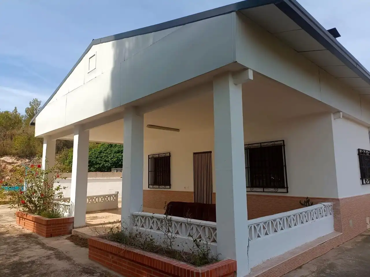 Vista exterior de Casa o xalet en venda en Chiva amb Calefacció, Jardí privat i Terrassa
