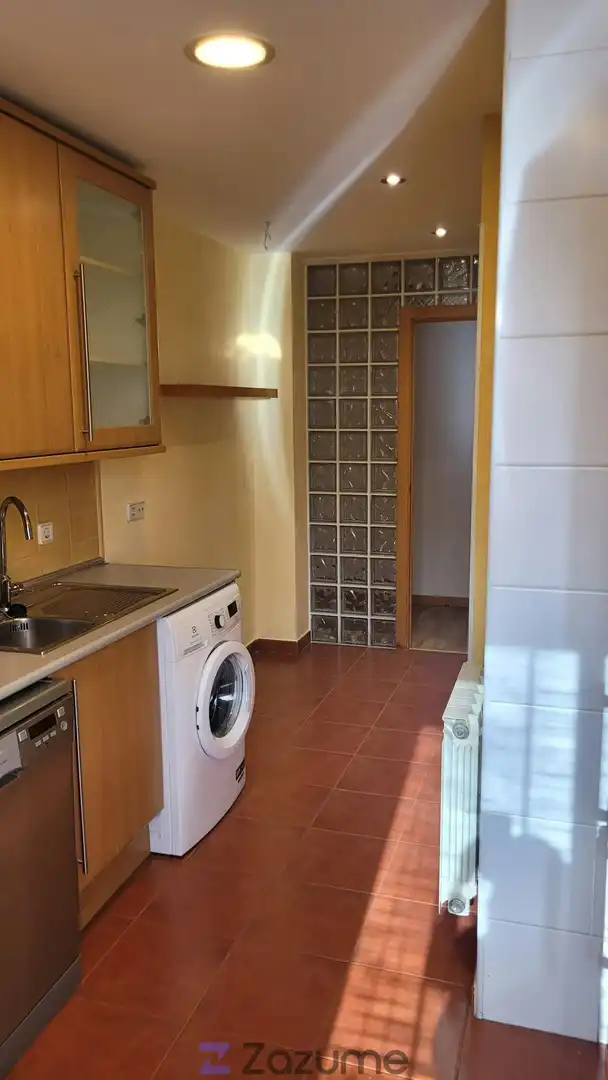 Cuina de Pis de lloguer en Madrid amb Aire condicionat, Calefacció i Terrassa