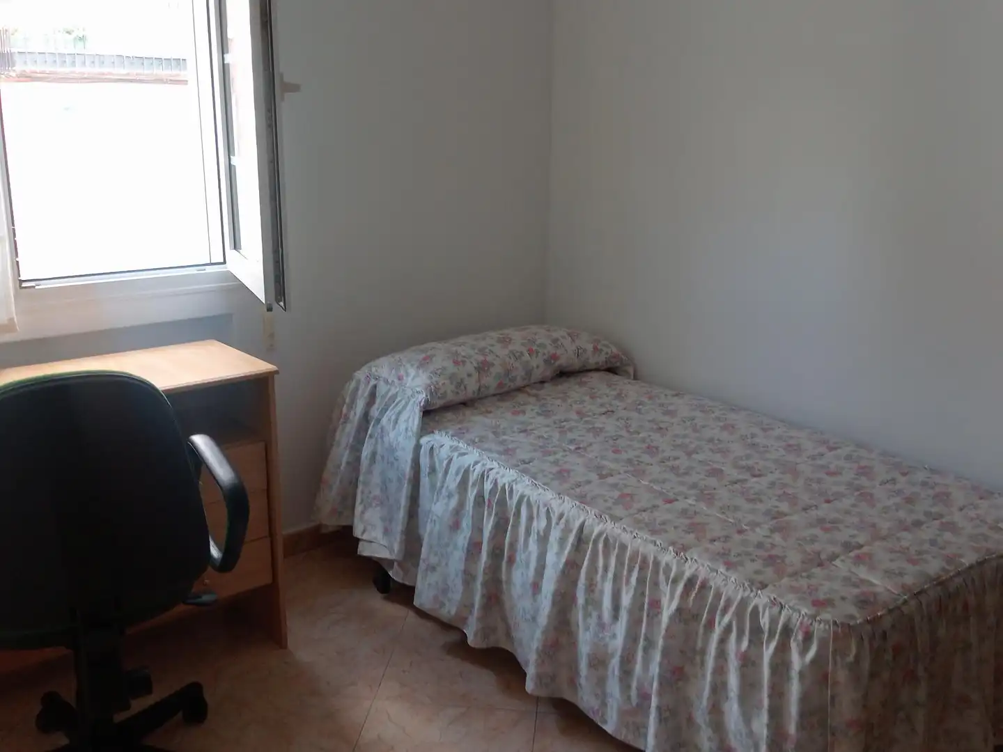 Dormitori de Casa o xalet de lloguer en Ávila amb Calefacció, Terrassa i Moblat