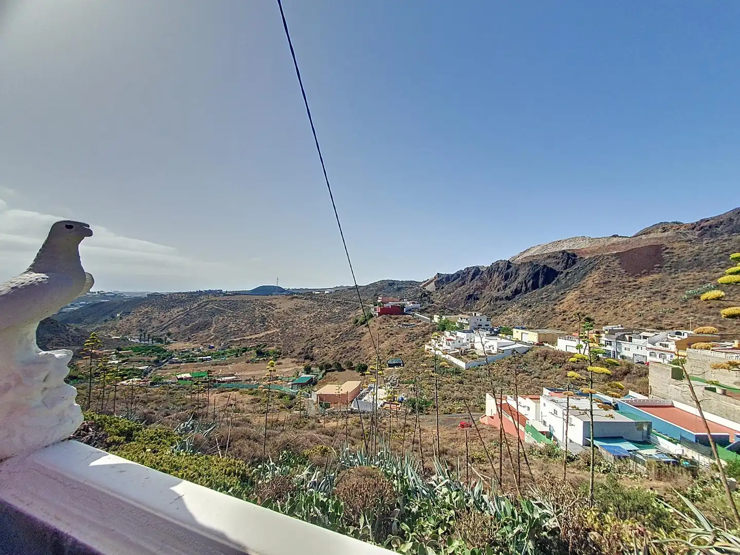 Vista exterior de Casa adosada en venda en Telde amb Aire condicionat