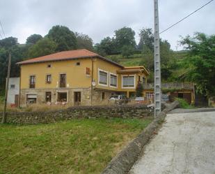 Vista exterior de Casa o xalet en venda en Villafufre amb Jardí privat i Terrassa