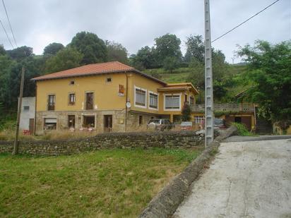 Vista exterior de Casa o xalet en venda en Villafufre amb Jardí privat i Terrassa