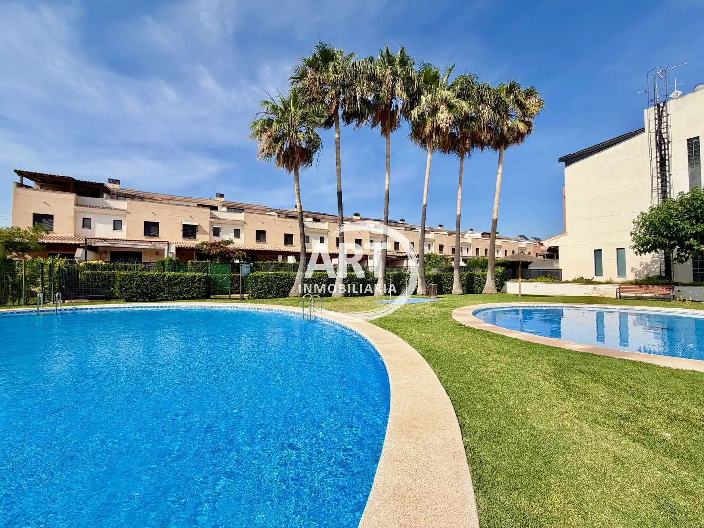Außenansicht von Einfamilien-Reihenhaus zum Verkauf in San Antonio de Benagéber mit Klimaanlage, Heizung und Terrasse