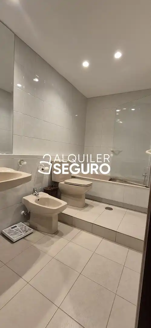Bathroom of Flat for rent in Gijón   with Heating