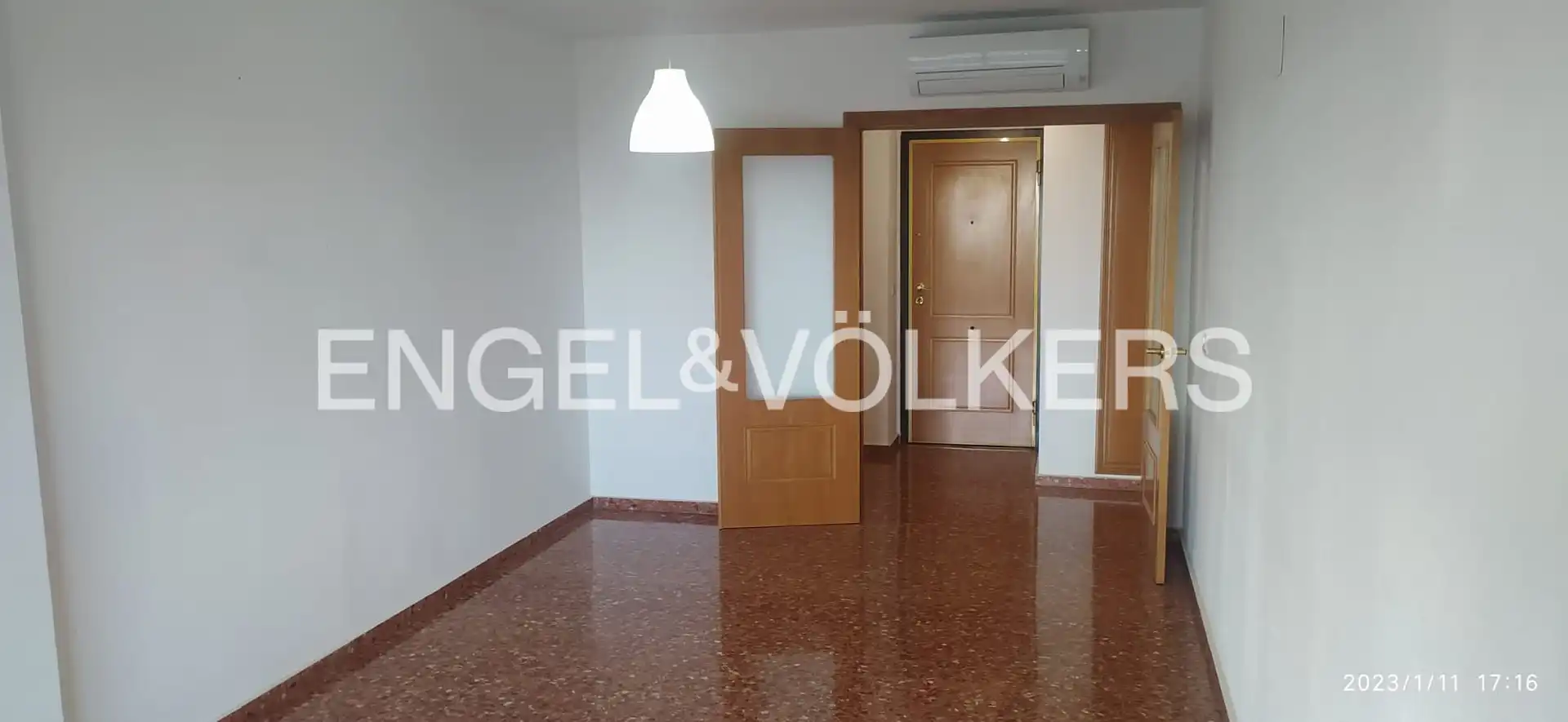 Wohnung zur Miete in Valencia mit Klimaanlage, Heizung und Privatgarten
