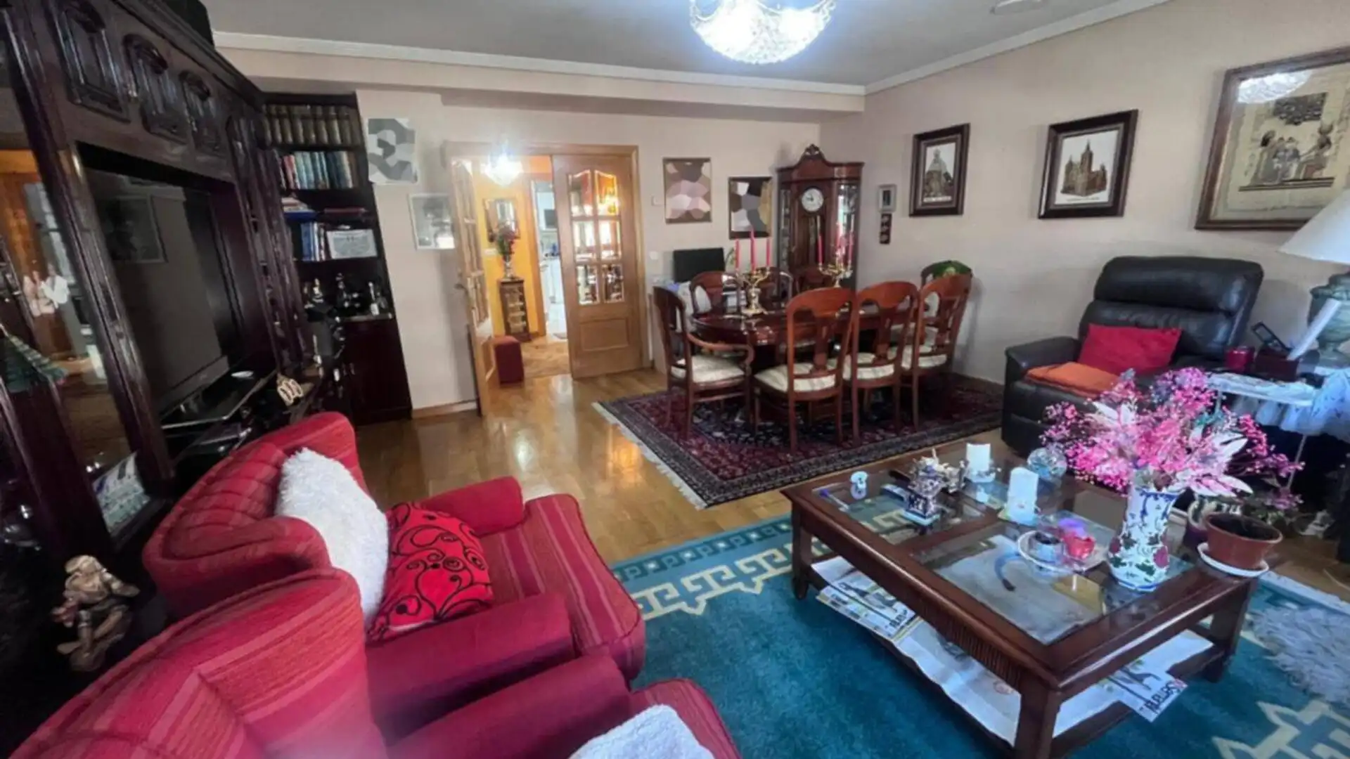 Sala de estar de Piso en venta en León Capital  con Calefacción, Parquet y Trastero