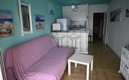 Living room of Flat for sale in L'Escala  with Air Conditioner, Terrace and Furnished