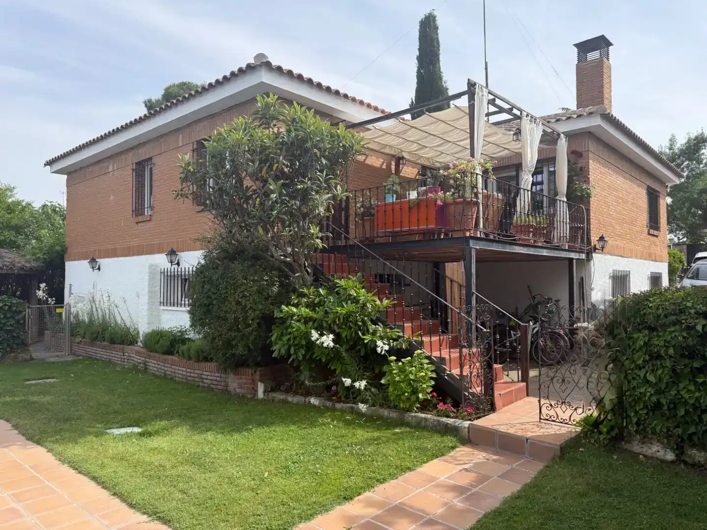 Vista exterior de Piso en venta en Las Rozas de Madrid con Aire acondicionado, Jardín privado y Parquet