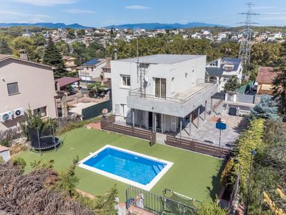 Vista exterior de Casa o xalet en venda en Lliçà d'Amunt amb Terrassa, Piscina i Balcó