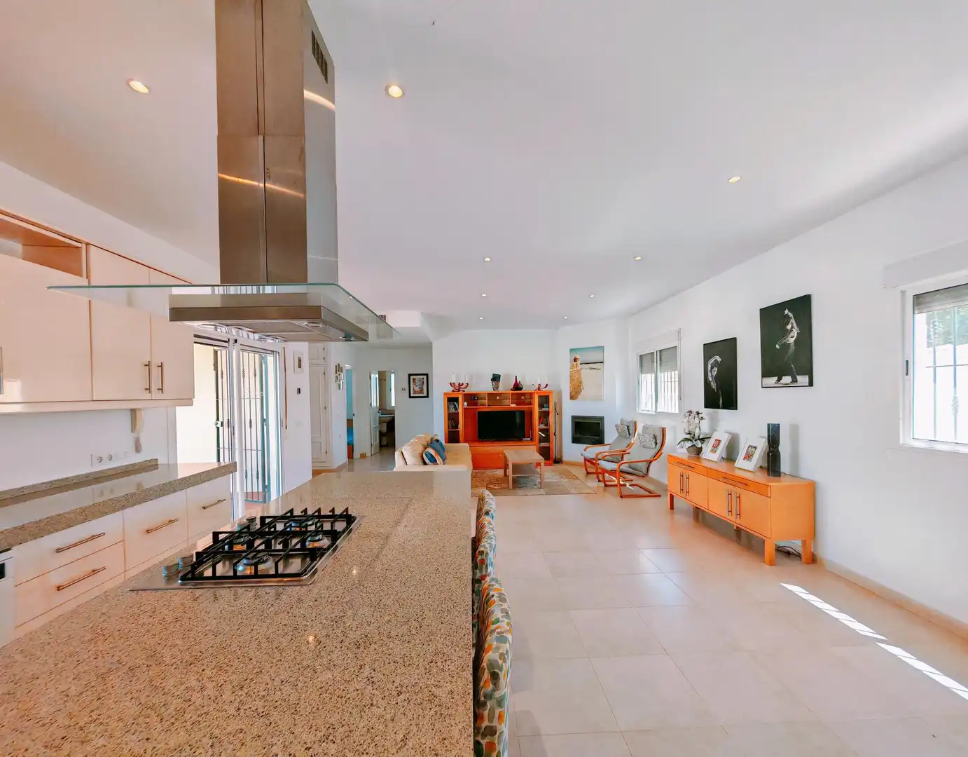Cuina de Casa o xalet en venda en Chiclana de la Frontera amb Aire condicionat, Jardí privat i Piscina