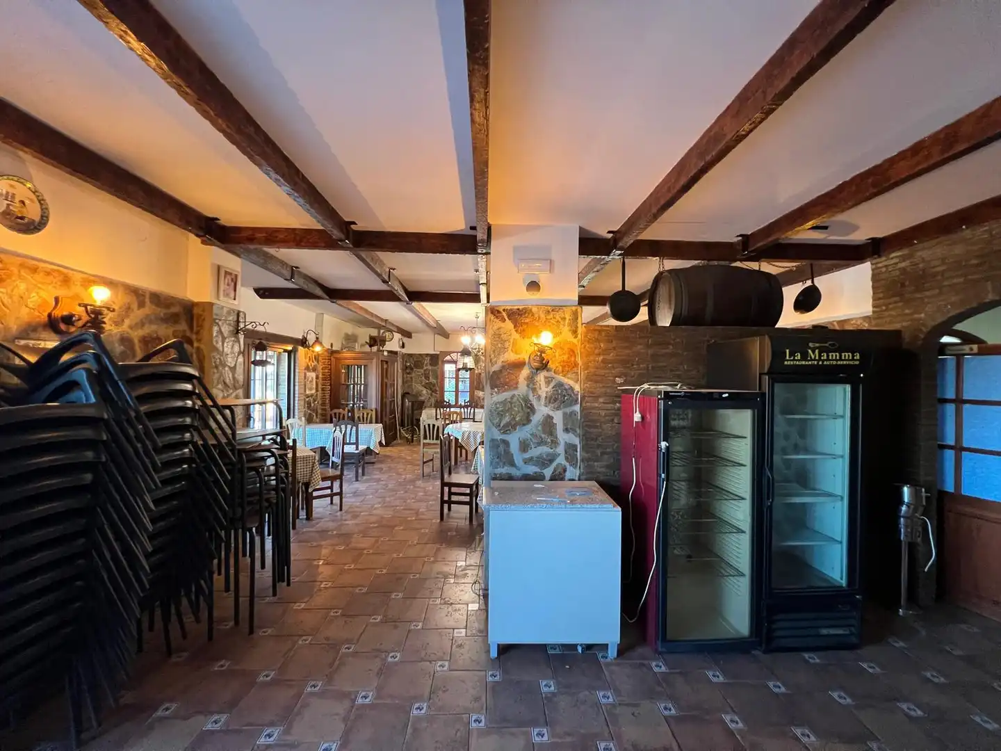 Local de alquiler en Estepona con Terraza