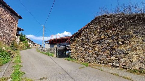 VENTA DE CONJUNTO RURAL  EN TAJA  TEVERGA   PARA REFORMAR .