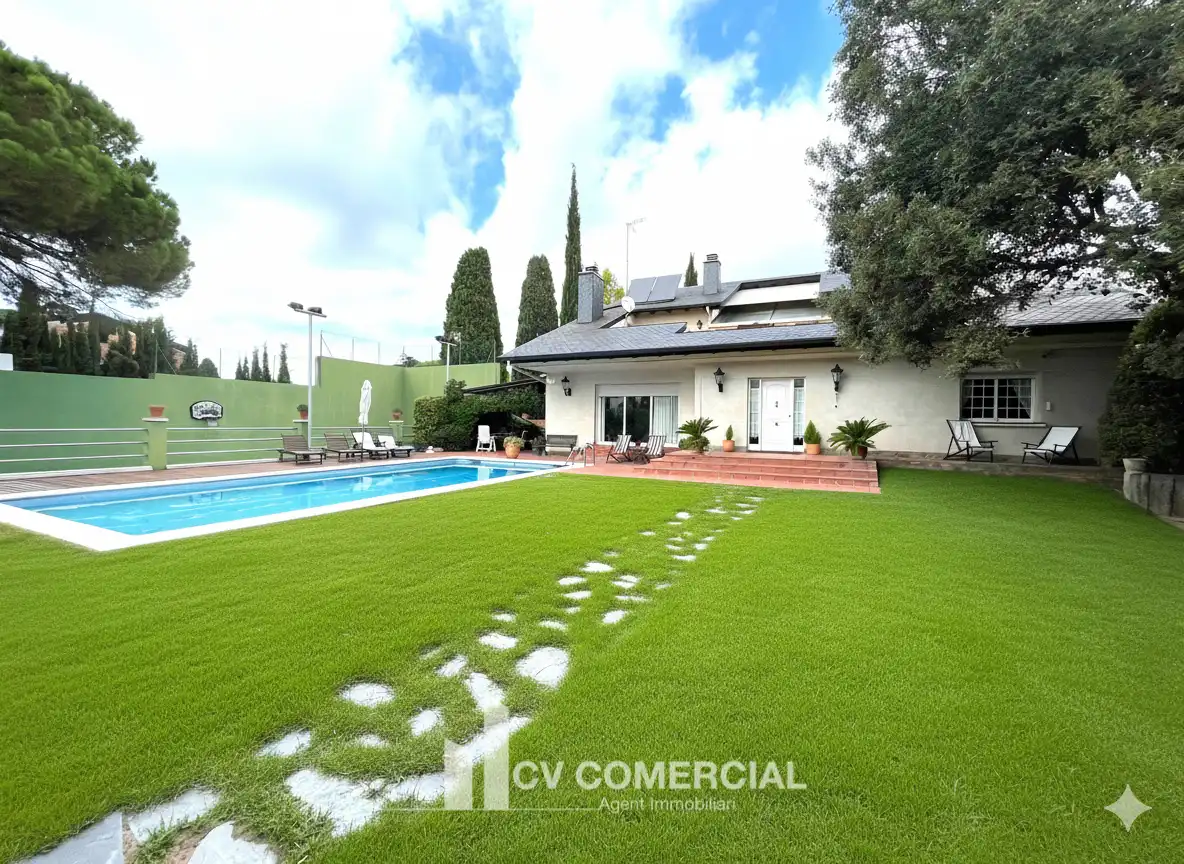 Jardí de Casa o xalet en venda en Sant Cugat del Vallès amb Aire condicionat, Calefacció i Jardí privat