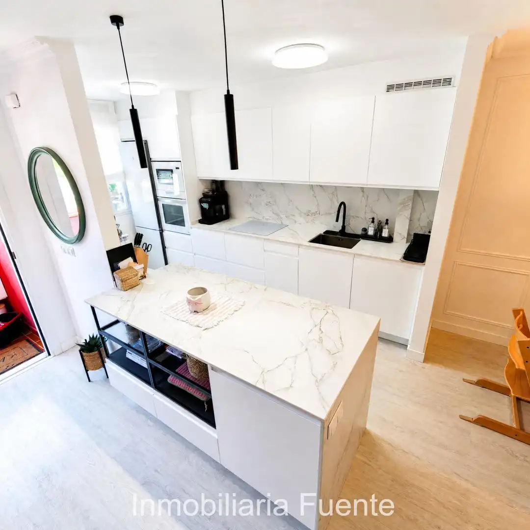 Küche von Einfamilien-Reihenhaus zum Verkauf in Muskiz mit Heizung, Privatgarten und Terrasse