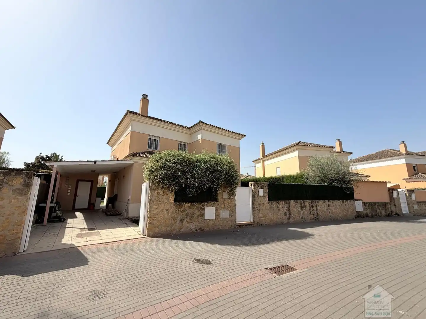 Vista exterior de Casa o chalet en venta en Montequinto con Aire acondicionado, Terraza y Trastero