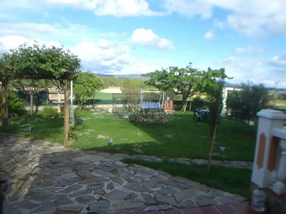 Chalet con jardín en venta en Villarcayo de Merindad de Castilla la Vieja, imagen 3