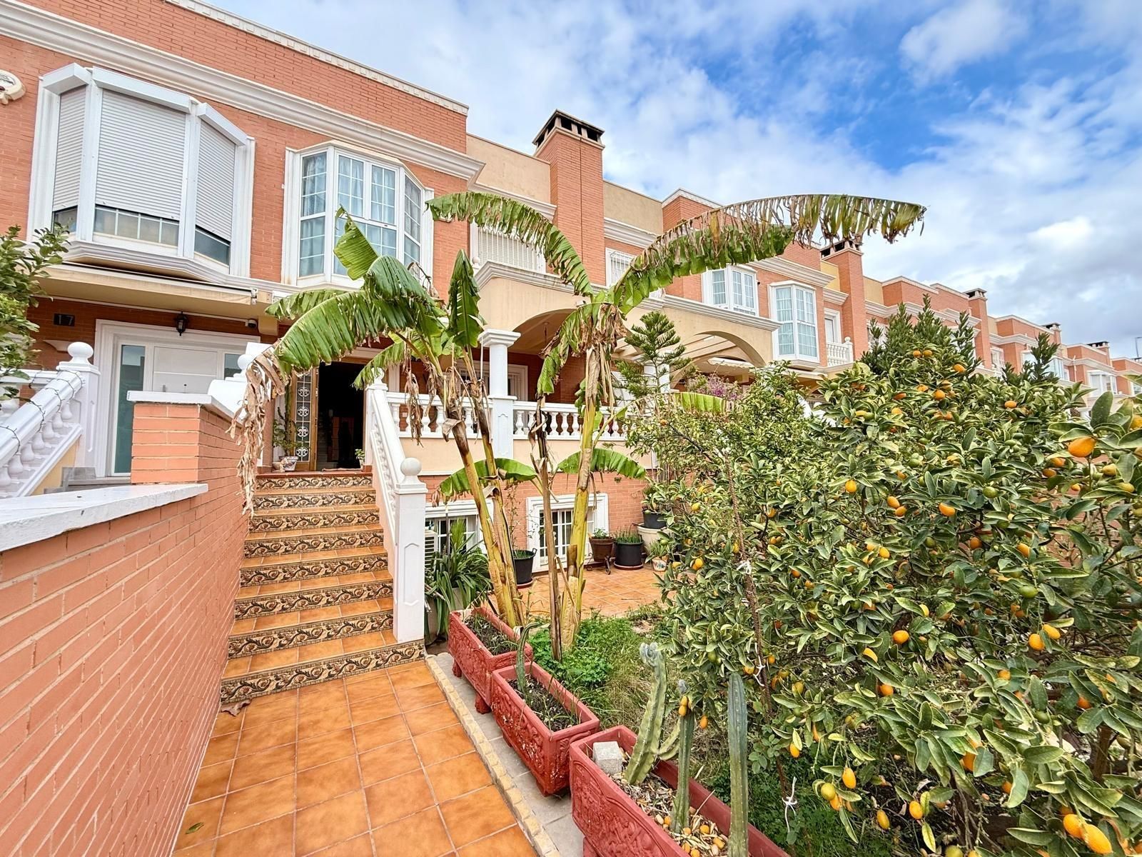 Exterior view of Single-family semi-detached for sale in  Almería Capital  with Terrace