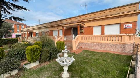 Foto 3 de Casa adosada en venta en Avenida Portugal, Villamuriel de Cerrato, Palencia