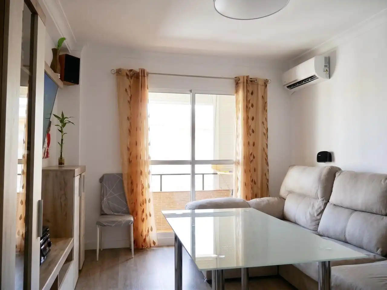 Living room of Flat for sale in La Rinconada  with Air Conditioner, Parquet flooring and Terrace