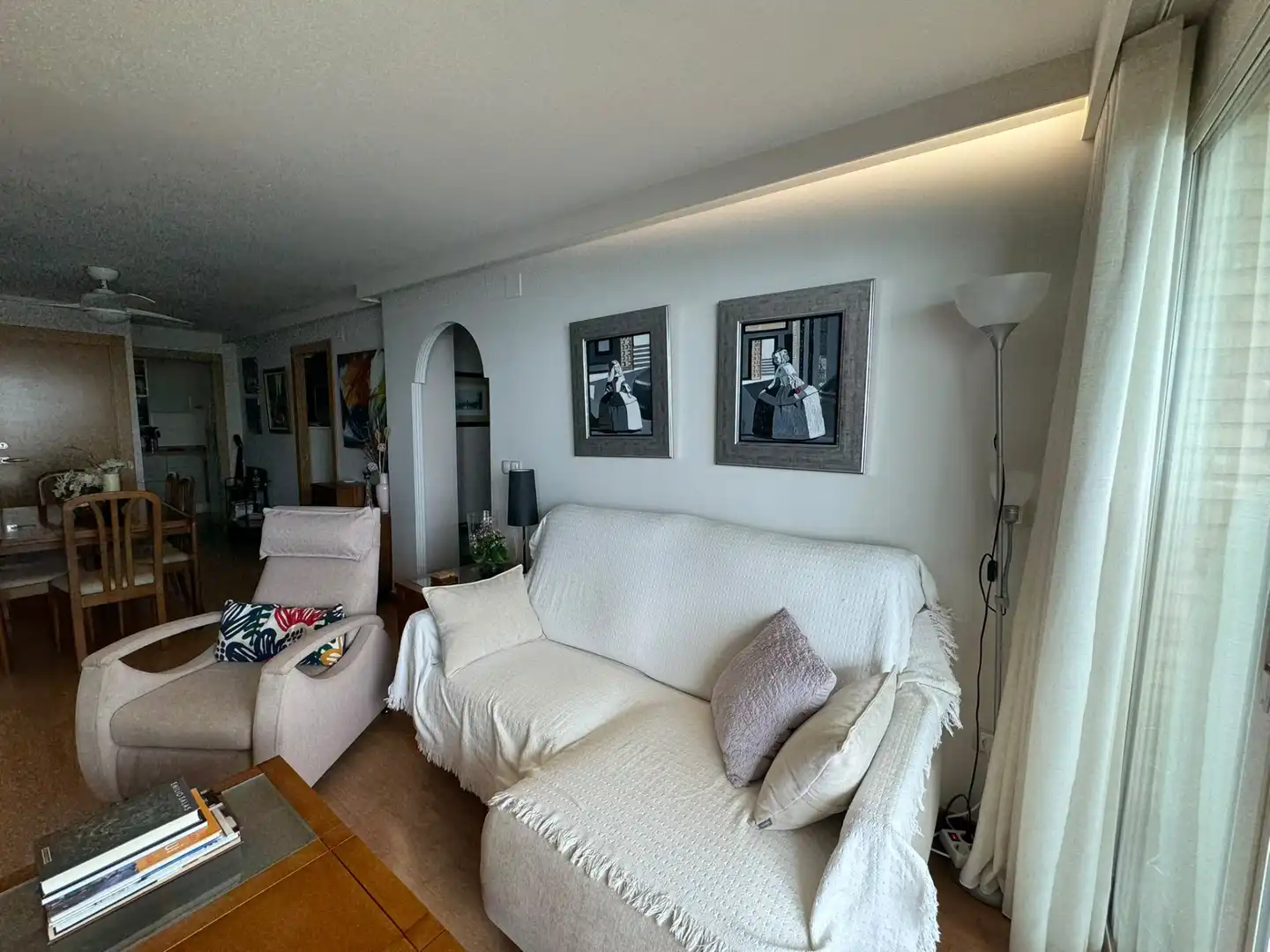 Sala d'estar de Apartament de lloguer en El Campello amb Aire condicionat, Calefacció i Moblat