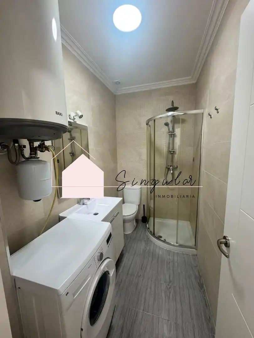 Baño de Piso en venta en Vigo  con Calefacción y Amueblado