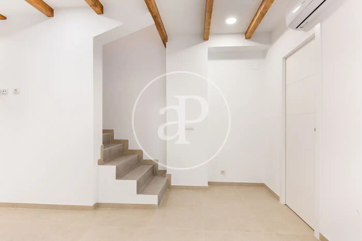 Loft zum Verkauf in Valencia mit Klimaanlage, Heizung und Terrasse