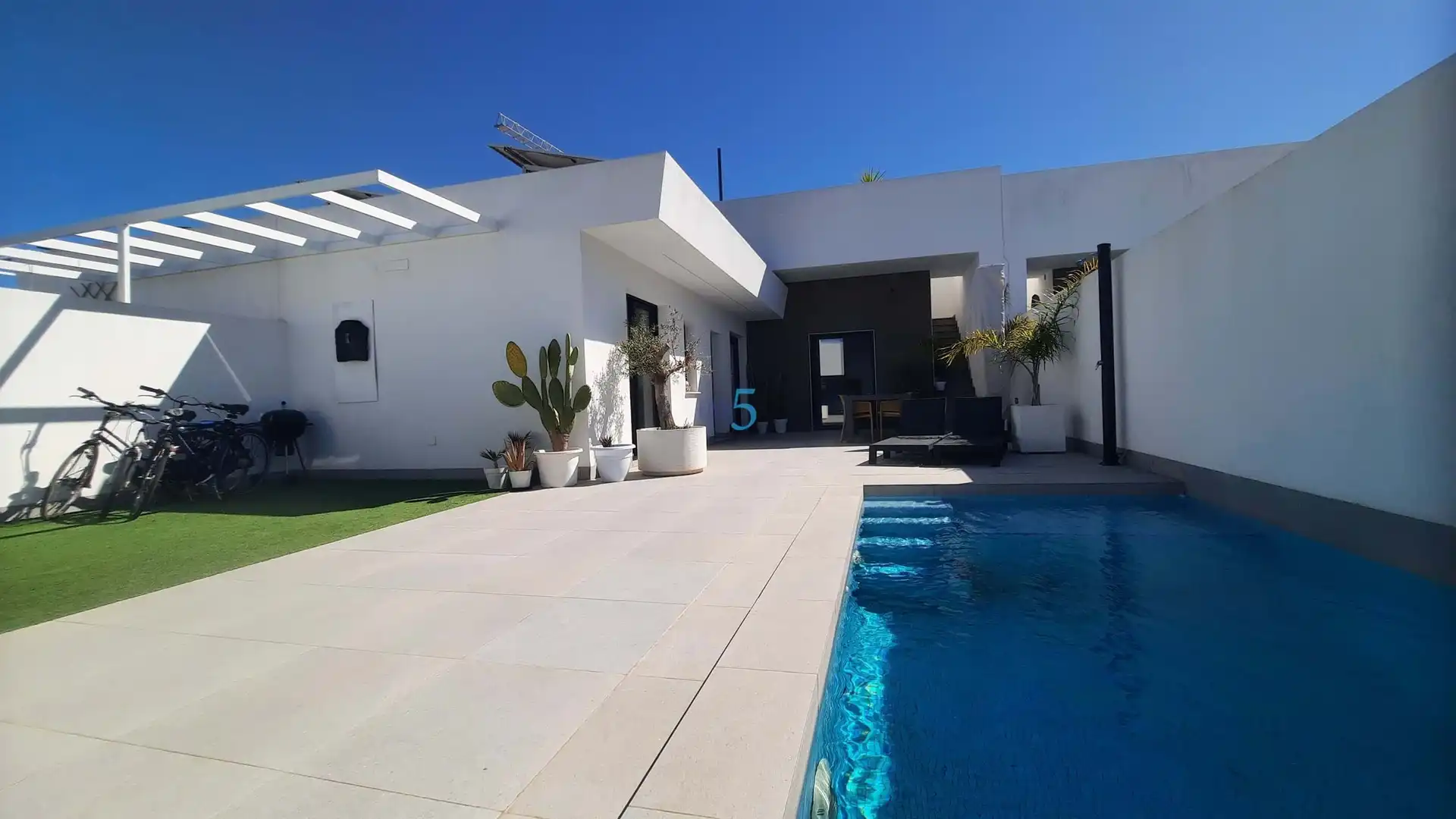 Casa con piscina in vendita a Roldán