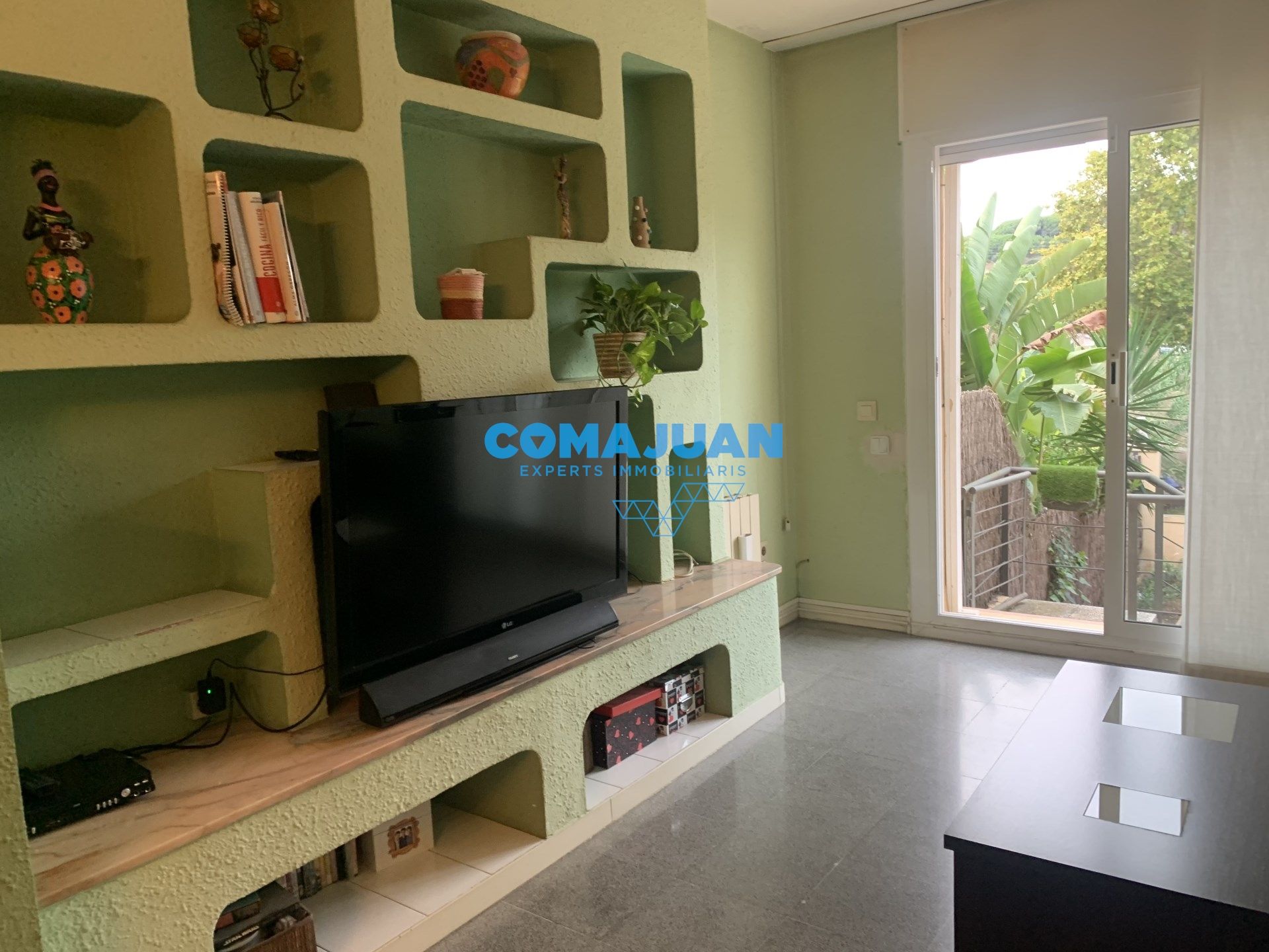 Vista exterior de Casa adosada en venda en Mataró amb Calefacció, Terrassa i Traster