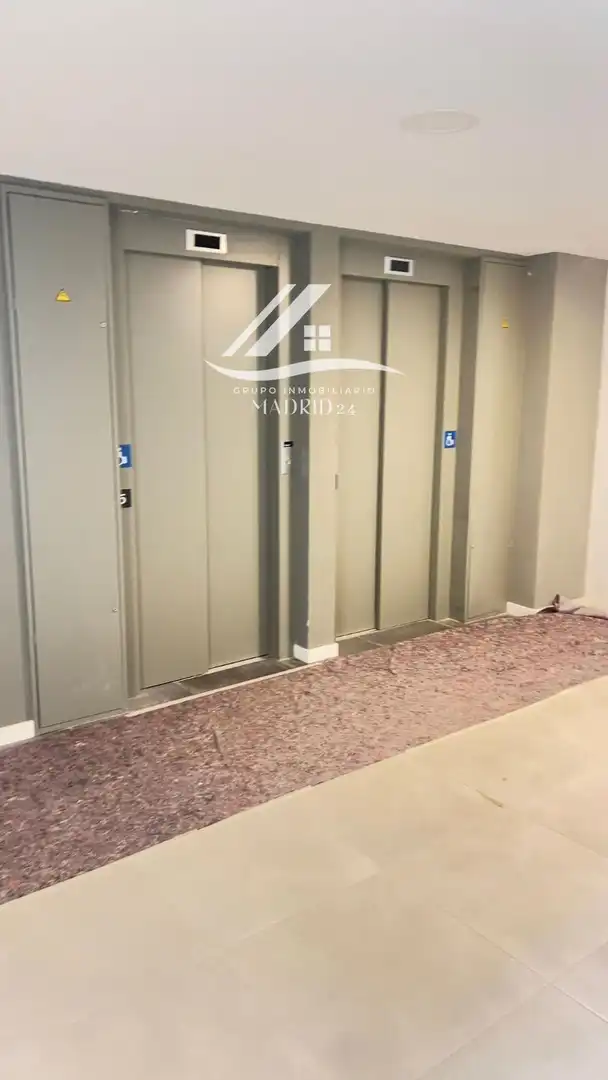 Parking de Piso en venta en Madrid con Aire acondicionado, Piscina y Piscina comunitaria