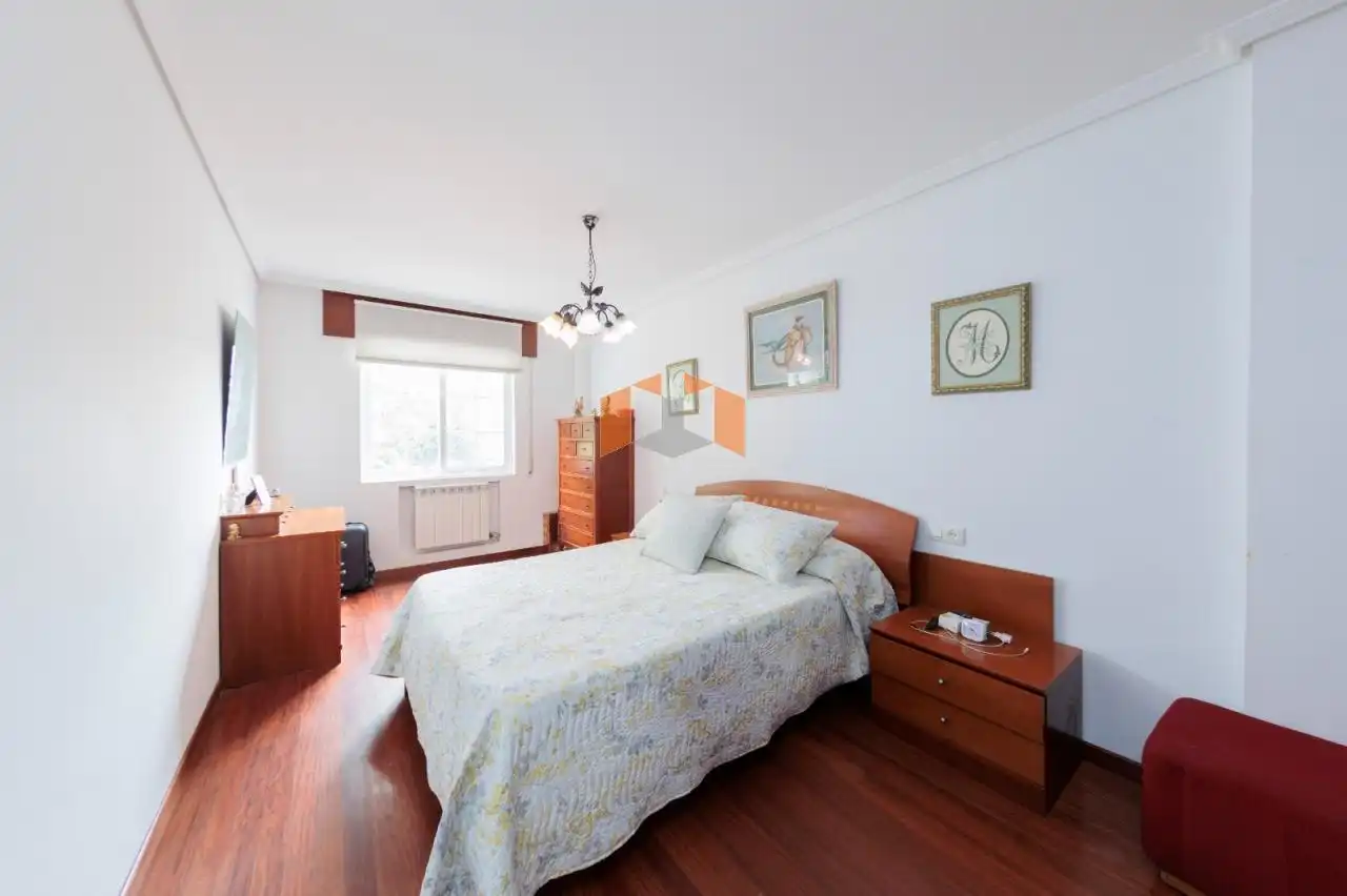Bedroom of Houses for sale in Vigo   with Heating, Private garden and Parquet flooring