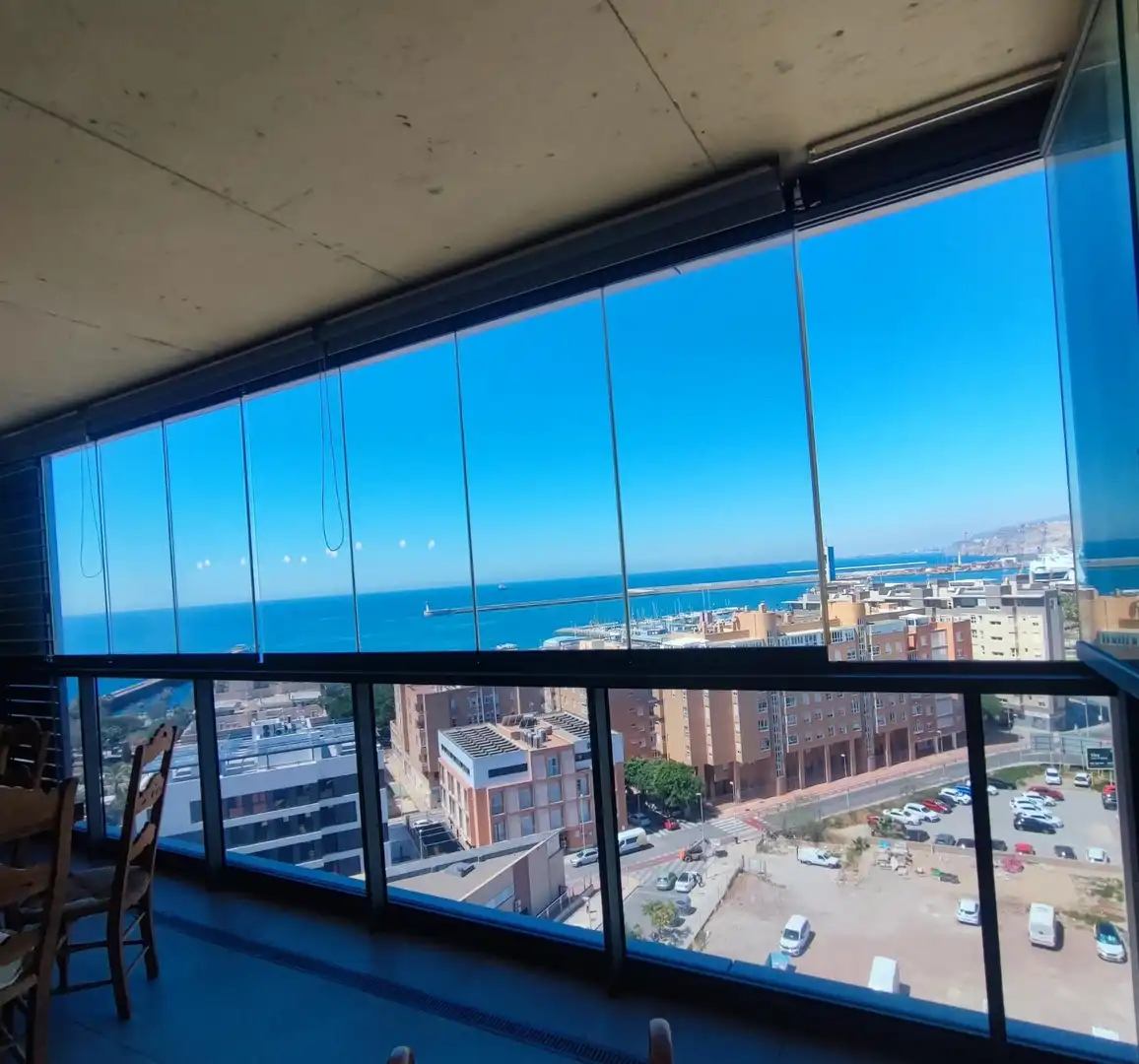 Piso de alquiler en Almería con Aire acondicionado, Calefacción y Jardín privado