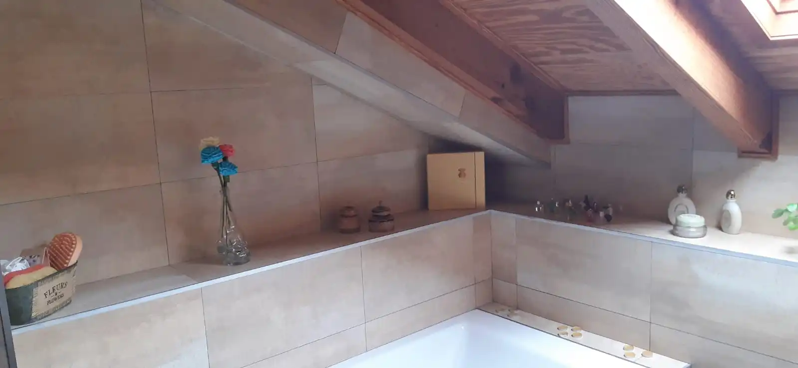Bany de Casa o xalet de lloguer en Onzonilla amb Jardí privat, Parquet i Moblat