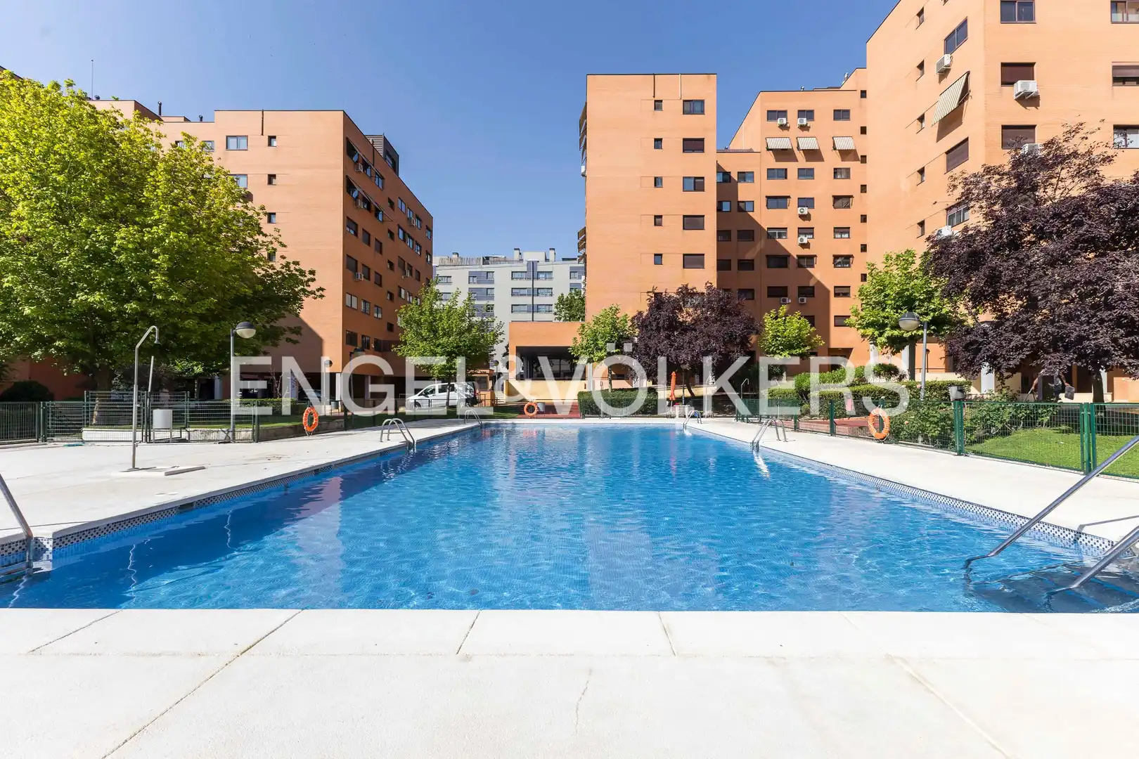 Piscina de Pis en venda en Madrid amb Aire condicionat, Calefacció i Jardí privat