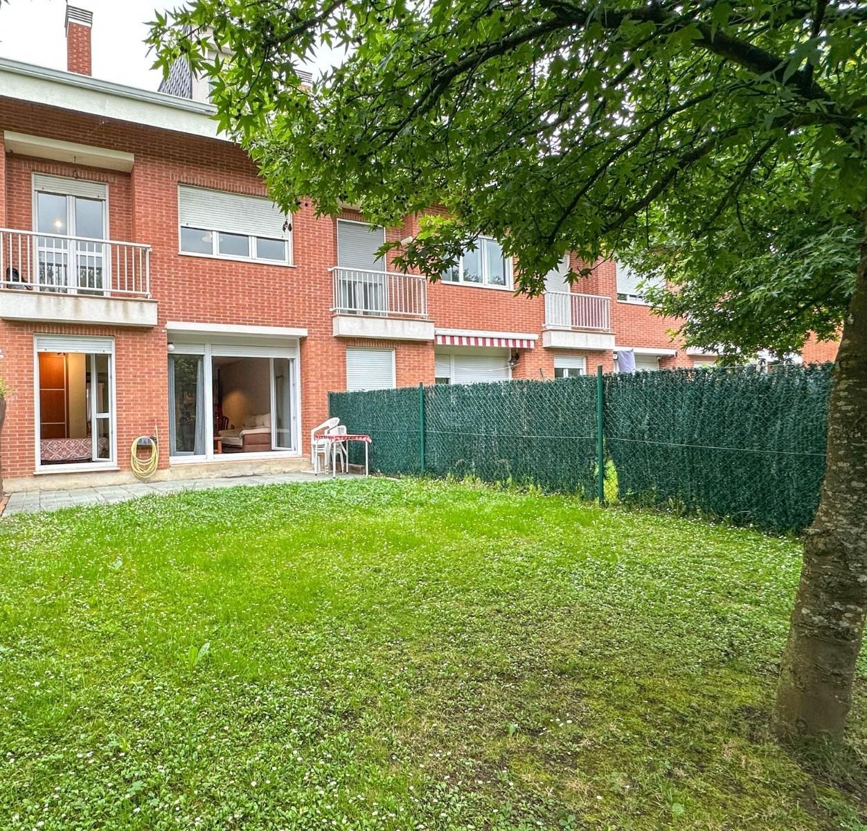 Vista exterior de Planta baixa en venda en Piélagos amb Calefacció, Jardí privat i Terrassa