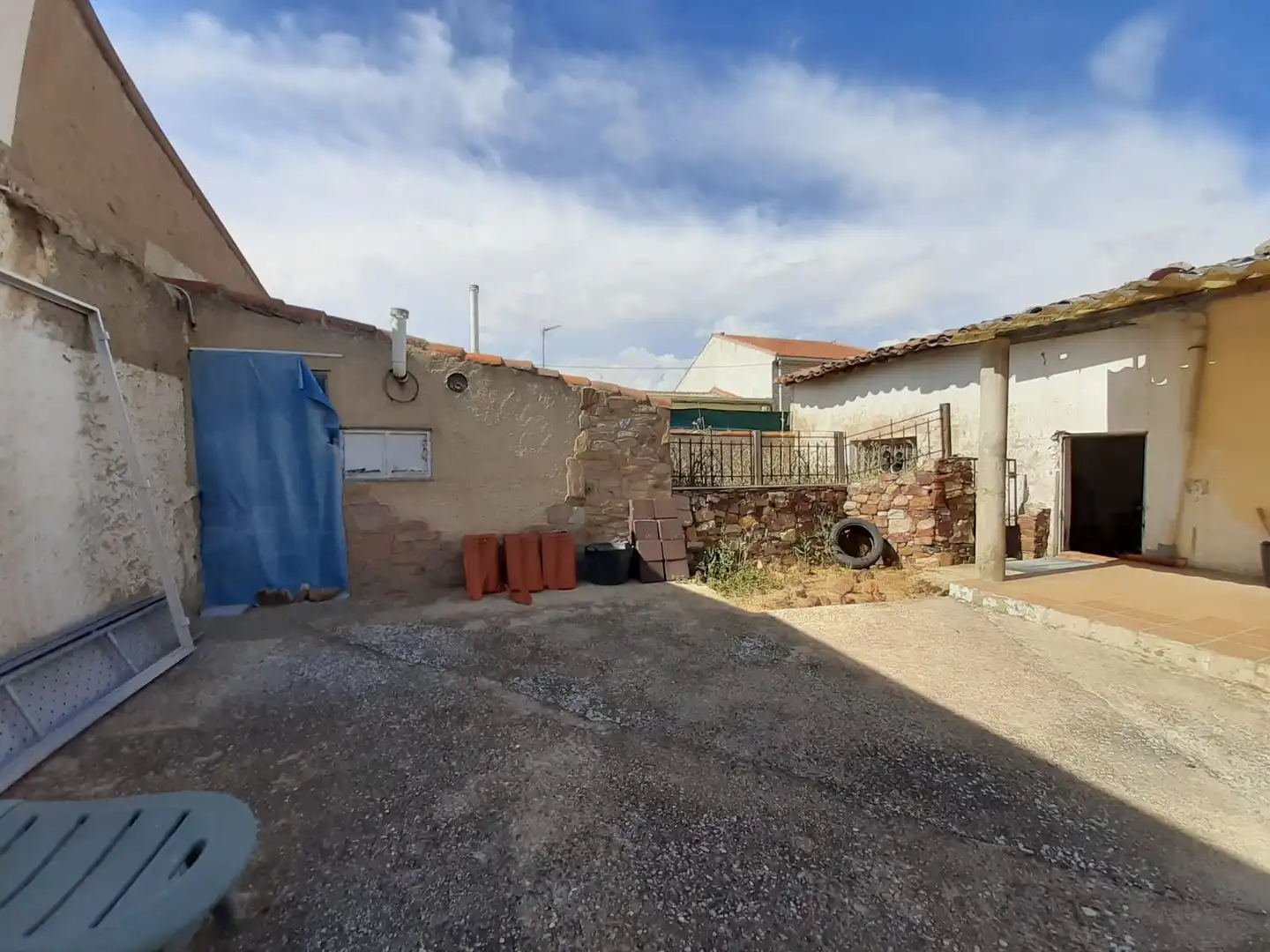 Exterior view of Houses for sale in Montamarta  with Heating, Parquet flooring and Storage room