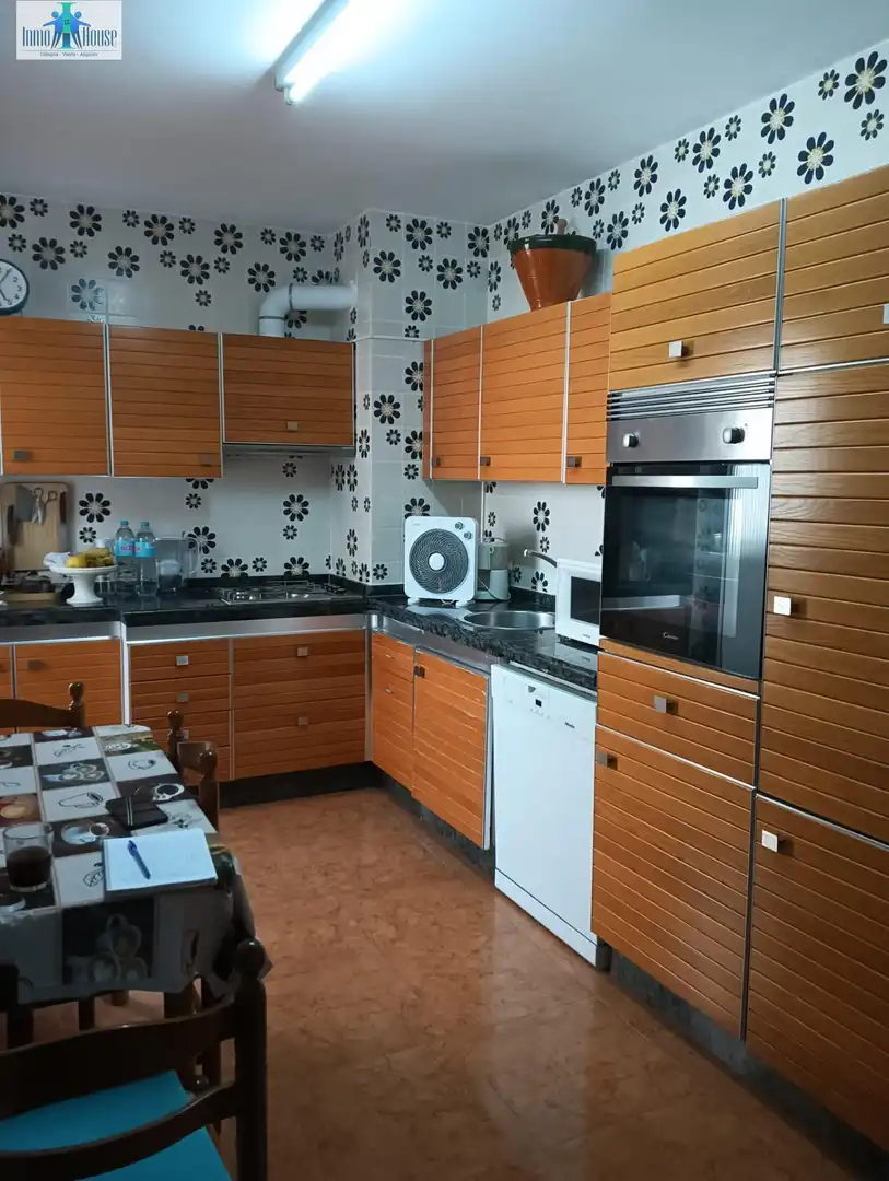Kitchen of Flat for rent in Albacete  with Air Conditioner, Parquet flooring and Furnished