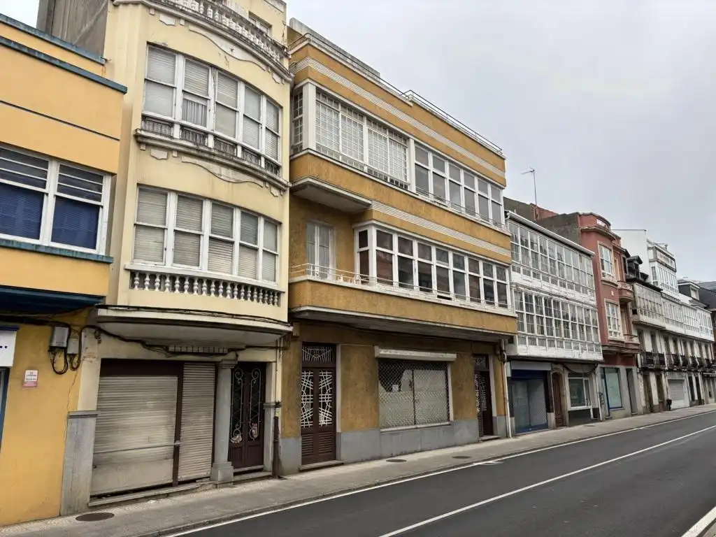 Vista exterior de Local de lloguer en Ortigueira