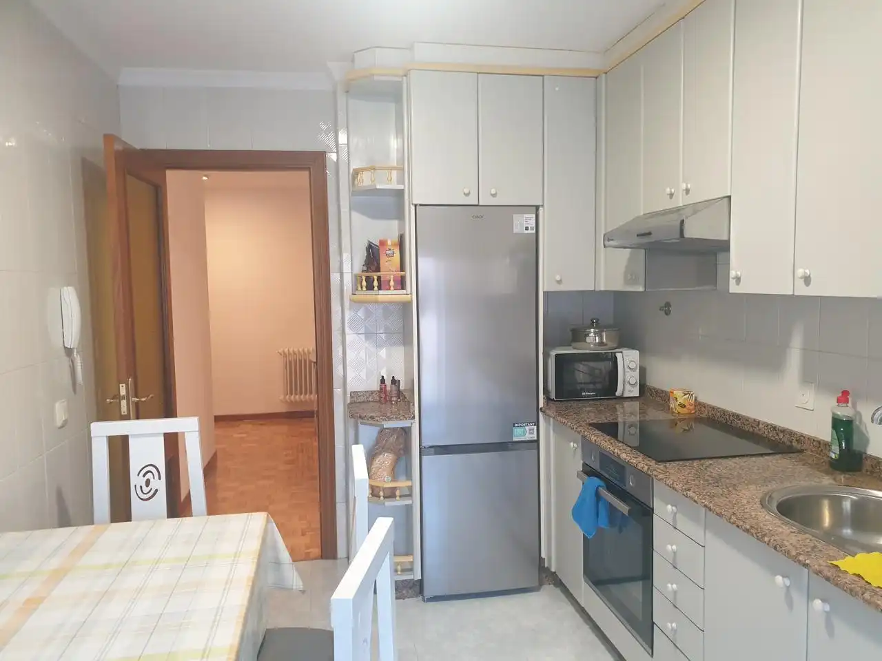 Küche von Wohnung zur untervermieten in Ourense Capital  mit Heizung, Parkett und Balkon